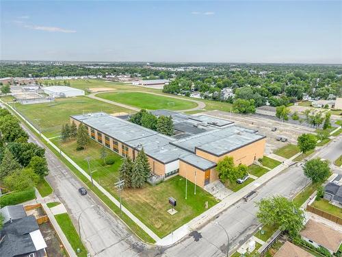 191 Twain Dr, Winnipeg, MB - Outdoor With View