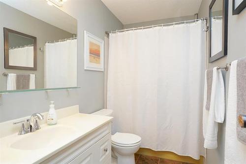 58 Amelia Cr, Winnipeg, MB - Indoor Photo Showing Bathroom