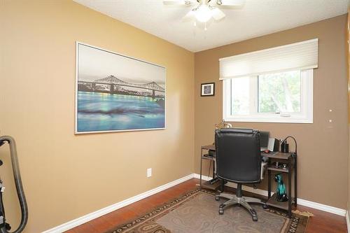 58 Amelia Cr, Winnipeg, MB - Indoor Photo Showing Other Room
