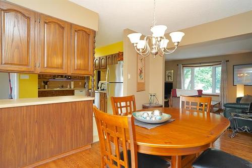 58 Amelia Cr, Winnipeg, MB - Indoor Photo Showing Dining Room