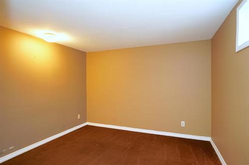 58 Amelia Cr, Winnipeg, MB - Indoor Photo Showing Other Room