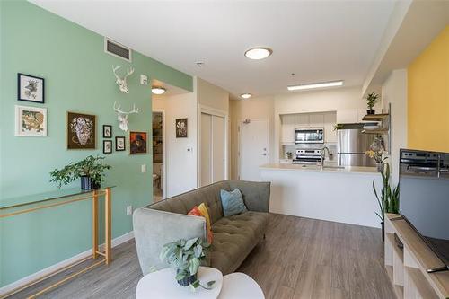 304-50 Philip Lee Dr, Winnipeg, MB - Indoor Photo Showing Other Room