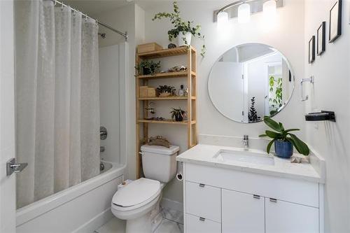 304-50 Philip Lee Dr, Winnipeg, MB - Indoor Photo Showing Bathroom