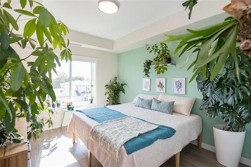 304-50 Philip Lee Dr, Winnipeg, MB - Indoor Photo Showing Bedroom