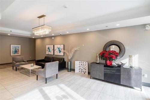 304-50 Philip Lee Dr, Winnipeg, MB - Indoor Photo Showing Other Room