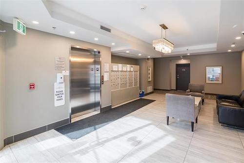 304-50 Philip Lee Dr, Winnipeg, MB - Indoor Photo Showing Other Room