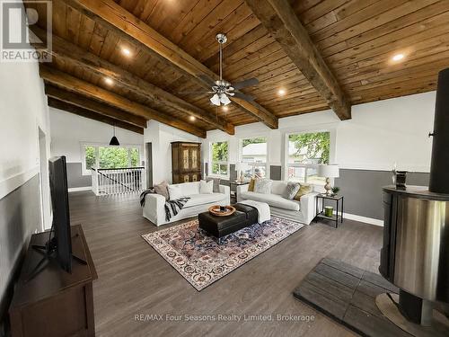 Vaulted ceiling - 7363 Sideroad 33 34 Road, Clearview, ON - 