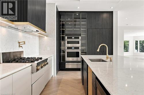 100 Appleby Place, Burlington, ON - Indoor Photo Showing Kitchen With Upgraded Kitchen