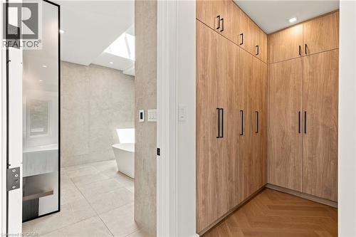 100 Appleby Place, Burlington, ON - Indoor
