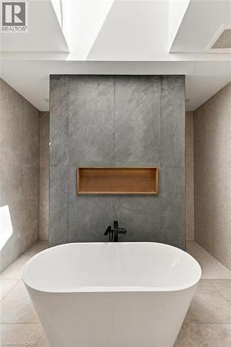 100 Appleby Place, Burlington, ON - Indoor Photo Showing Bathroom
