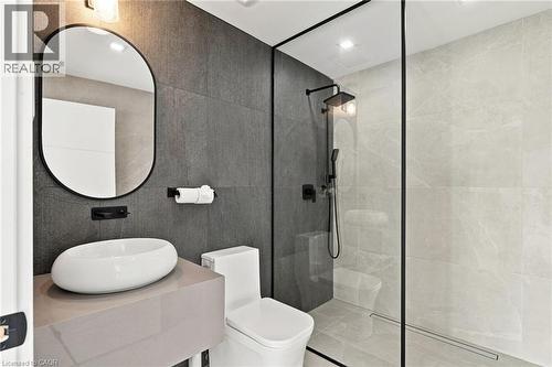 100 Appleby Place, Burlington, ON - Indoor Photo Showing Bathroom