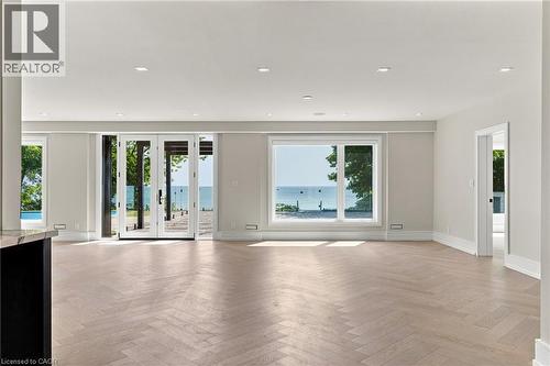 100 Appleby Place, Burlington, ON - Indoor