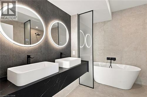100 Appleby Place, Burlington, ON - Indoor Photo Showing Bathroom