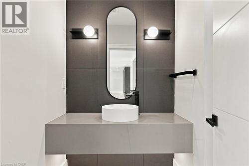 100 Appleby Place, Burlington, ON - Indoor