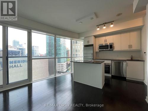 1005 - 1 The Esplanade Drive, Toronto, ON - Indoor Photo Showing Kitchen