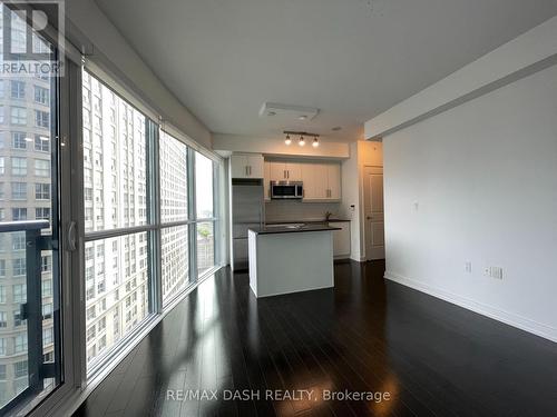 1005 - 1 The Esplanade Drive, Toronto, ON - Indoor Photo Showing Kitchen