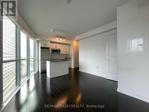 1005 - 1 The Esplanade Drive, Toronto, ON - Indoor Photo Showing Kitchen