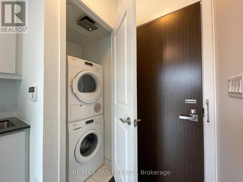 1005 - 1 The Esplanade Drive, Toronto, ON - Indoor Photo Showing Laundry Room