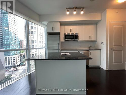 1005 - 1 The Esplanade Drive, Toronto, ON - Indoor Photo Showing Kitchen