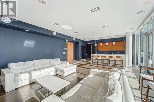 111 - 2800 Keele Street, Toronto, ON - Indoor Photo Showing Living Room