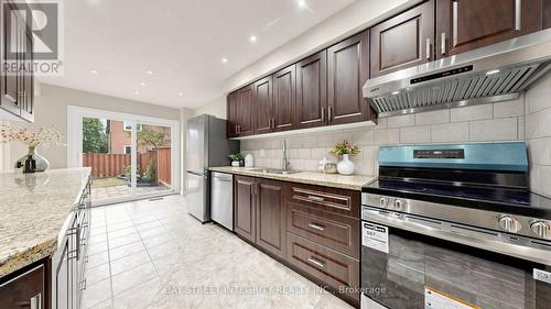 41 Jonathan Gate, Vaughan, ON - Indoor Photo Showing Kitchen With Upgraded Kitchen