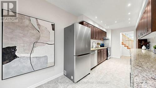 41 Jonathan Gate, Vaughan, ON - Indoor Photo Showing Kitchen