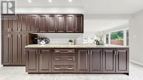 41 Jonathan Gate, Vaughan, ON - Indoor Photo Showing Kitchen