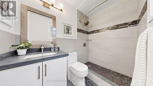 41 Jonathan Gate, Vaughan, ON - Indoor Photo Showing Bathroom