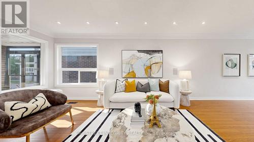 41 Jonathan Gate, Vaughan, ON - Indoor Photo Showing Living Room