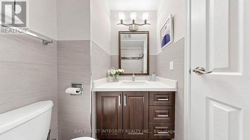41 Jonathan Gate, Vaughan, ON - Indoor Photo Showing Bathroom
