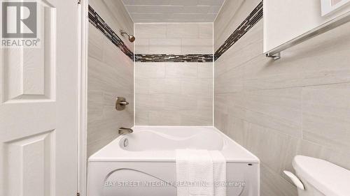 41 Jonathan Gate, Vaughan, ON - Indoor Photo Showing Bathroom