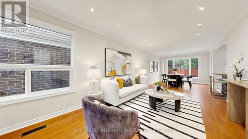41 Jonathan Gate, Vaughan, ON - Indoor Photo Showing Living Room