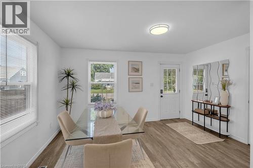 74 Eighth Avenue, Brantford, ON - Indoor Photo Showing Dining Room