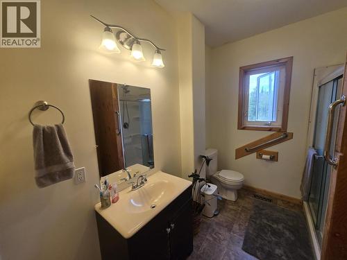 1020 Rainbow Road, Quesnel, BC - Indoor Photo Showing Bathroom