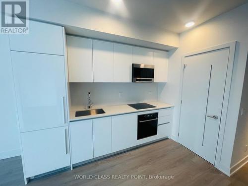 2404 - 8 Cumberland Street, Toronto, ON - Indoor Photo Showing Kitchen