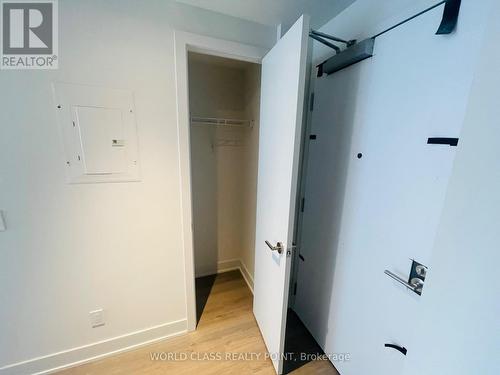 2404 - 8 Cumberland Street, Toronto, ON - Indoor Photo Showing Other Room