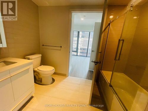 2404 - 8 Cumberland Street, Toronto, ON - Indoor Photo Showing Bathroom
