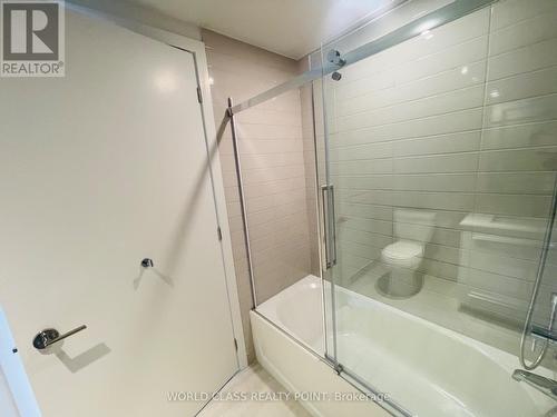 2404 - 8 Cumberland Street, Toronto, ON - Indoor Photo Showing Bathroom
