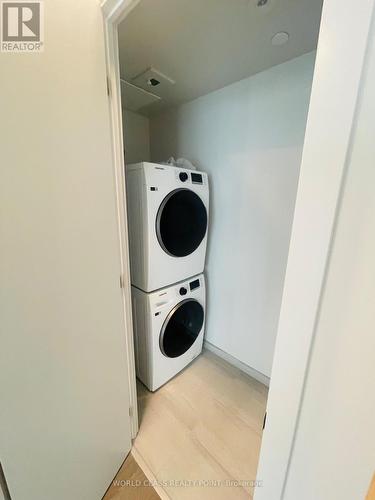 2404 - 8 Cumberland Street, Toronto, ON - Indoor Photo Showing Laundry Room