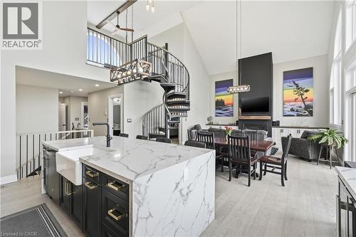 207 Beach Boulevard, Hamilton, ON - Indoor
