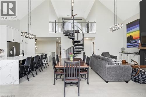 207 Beach Boulevard, Hamilton, ON - Indoor