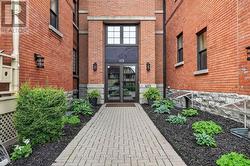 101 - 419 LAURIER AVENUE E  Ottawa, ON K1N 6R4