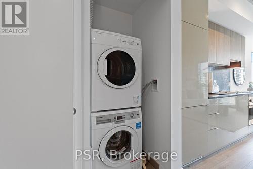 2601 - 161 Roehampton Avenue, Toronto, ON - Indoor Photo Showing Laundry Room