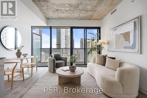 2601 - 161 Roehampton Avenue, Toronto, ON - Indoor Photo Showing Living Room