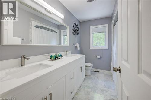 7664 Maltby Road E, Puslinch, ON - Indoor Photo Showing Bathroom