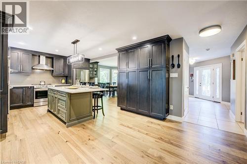 7664 Maltby Road E, Puslinch, ON - Indoor Photo Showing Kitchen With Upgraded Kitchen