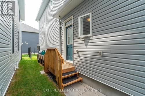 B - 161 MASSALIA CRESCENT , Ottawa, Ontario K4A 5R1 2