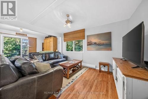 12 Silver Birch Circle, Mckellar, ON - Indoor Photo Showing Living Room