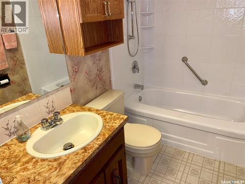 3118 7Th Avenue E, Regina, SK - Indoor Photo Showing Bathroom
