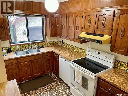 3118 7Th Avenue E, Regina, SK - Indoor Photo Showing Kitchen With Double Sink
